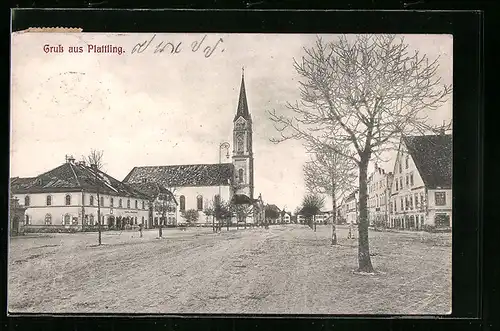 AK Plattling, Strassenpartie mit Kirche