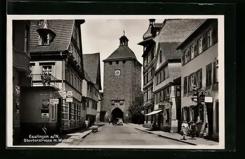 AK Esslingen a. N., Obertorstrasse mit Geschäften und Wolfstor