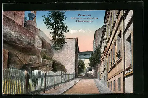 AK Pirmasens, Strassenpartie in der Kaffeegasse mit ehemaligen Felsenwohnungen