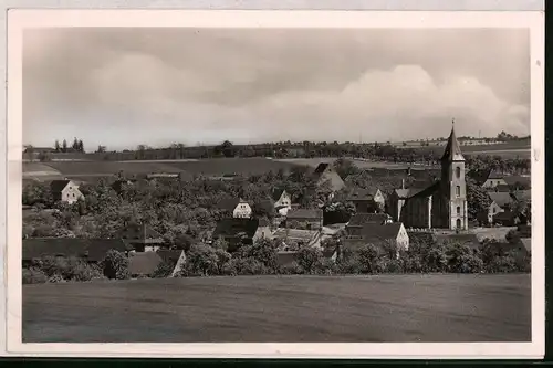Fotografie Brück & Sohn Meissen, Ansicht Zschochau, Blick in den Ort mit Kirche