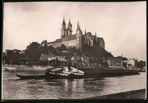 Fotografie Brück & Sohn Meissen, Ansicht Meissen i. Sa., beladener Frachtkahn mit Blick zur Albrechtsburg