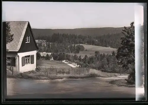 Fotografie Brück & Sohn Meissen, Ansicht Schellerhau i. Erzg., Partie an einem Wohnhaus im Ort