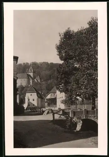 Fotografie Brück & Sohn Meissen, Ansicht Liebstadt i. Sa., Partie im Ort mit Blick zum Schloss