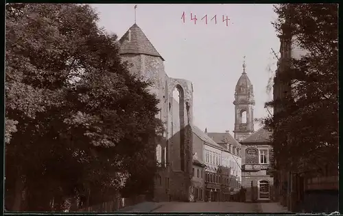 Fotografie Brück & Sohn Meissen, Ansicht Grossenhain i. Sa., Strassenpartie an der Klosterruine mit Möbelhaus H. Kirchner
