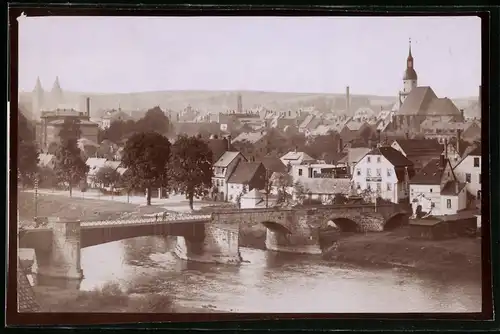 Fotografie Brück & Sohn Meissen, Ansicht Rochlitz i. Sa., Blick über die Muldenbrücke in die Stadt