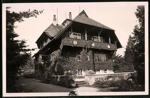 Fotografie Brück & Sohn Meissen, Ansicht Grillenburg, Partie am Erholungsheim der Hugo-Göpfert-Stiftung