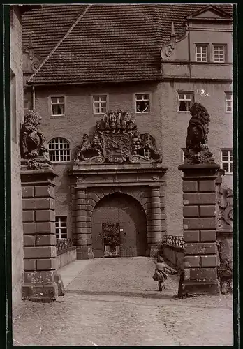 Fotografie Brück & Sohn Meissen, Ansicht Torgau / Elbe, Eingang zum Schloss Hartenfels