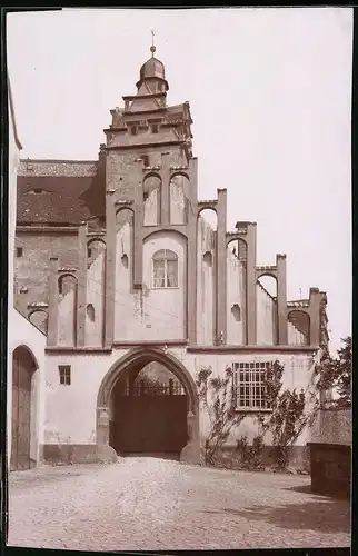 Fotografie Brück & Sohn Meissen, Ansicht Colditz i. Sa., Blick auf den Eingang zum Schloss