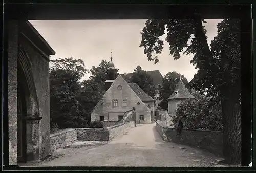 Fotografie Brück & Sohn Meissen, Ansicht Mutzschen i. Sa., Blick auf den Schlosseingang