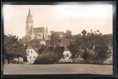 Fotografie Brück & Sohn Meissen, Ansicht Staucha, Blick auf den Ort mit Kirche