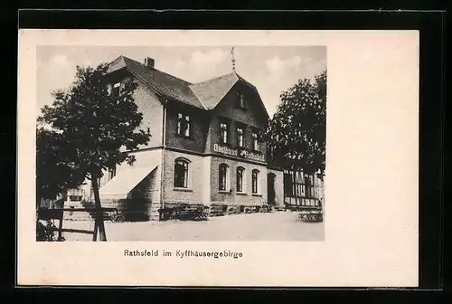 AK Rathsfeld im Kyffhäusergebirge, Strassenpartie mit Gasthaus Rathsfeld