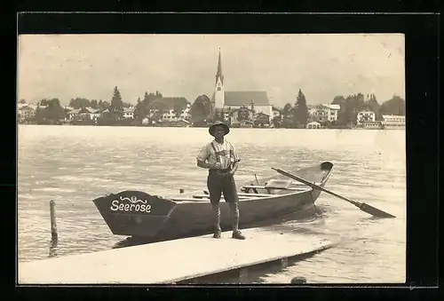 Foto-AK Rottach Egern, Ruderboot auf dem See mit Blick auf die Stadt