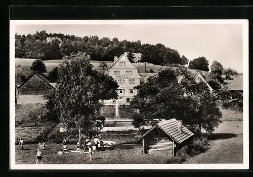 AK Gras-Ellenbach i. O., Hotel Siegfriedbrunnen mit Springbrunnen
