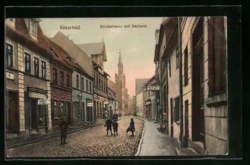AK Bitterfeld, Kirchstrasse mit Rathaus