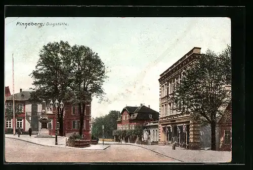 AK Pinneberg, Strasse Dingstätte mit Denkmal