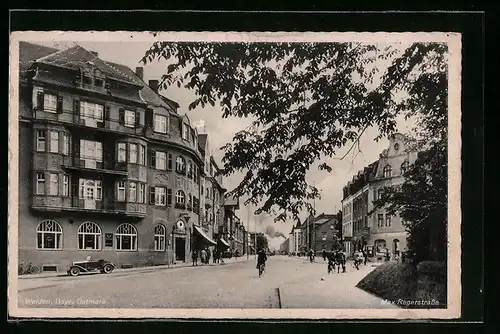 AK Weiden /Opf., Max Reger-Strasse mit Radfahrern
