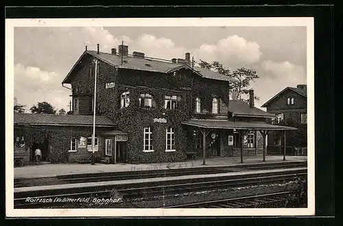 AK Roitzsch b. Bitterfeld, Bahnhof von den Gleisen aus