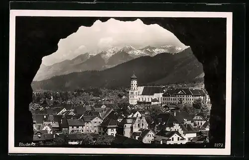 AK Bludenz, Ortsansicht durch einen Bogen gesehen