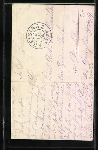 AK Kleiner Junge näht seine Uniform im Bett, Kinder Kriegspropaganda