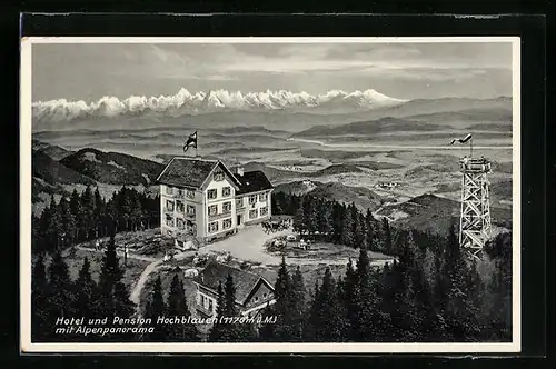 AK Badenweiler i. bad. Schwarzwald, Hotel und Pension Hochblauen mit Alpenpanorama