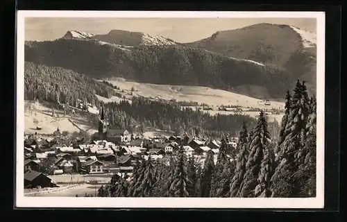 AK Oberstaufen i. bayr. Allgäu, Ortsansicht mit Rindalphorn und Hochgrat
