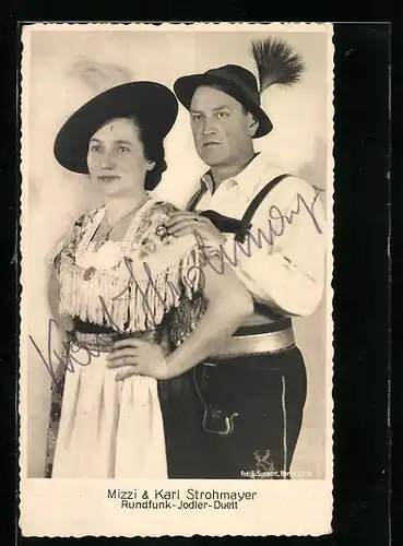 AK Rundfunk-Jodler-Duett Mizzi  Karl Strohmayer in traditioneller Landestracht