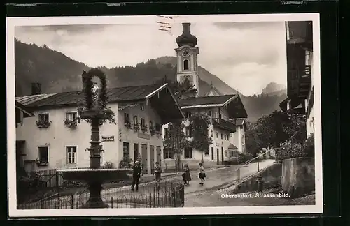 AK Oberaudorf, Strassenbild mit Kaiser`s Kaffee-Geschäft und Brunnen