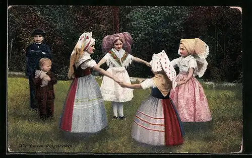 AK Kinder in Spreewälder Tracht tanzen auf der Wiese