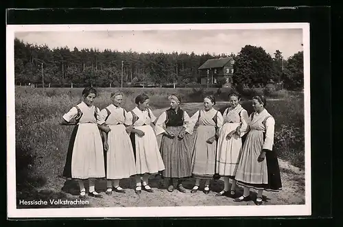 AK Junge Frauen in hessischen Volkstrachten