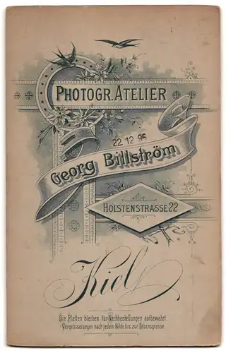 Fotografie Georg Billström, Kiel, Holstenstrasse 22, Junger Herr im Anzug mit Zigarre