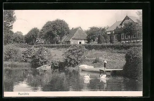AK Aumühle, Uferpartie mit Boot und Jungen