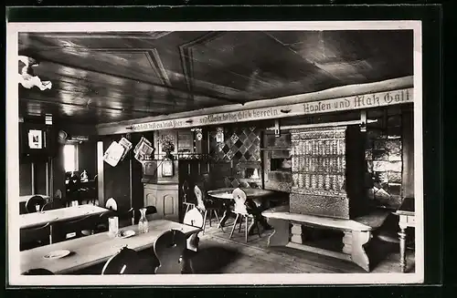 AK Königsfeld, Gasthof Grossbauernlinde, Innenansicht der Gaststube