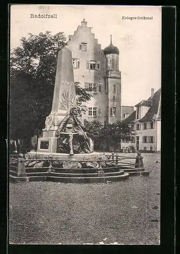 AK Radolfzell, Kriegerdenkmal vor Wohnhäusern