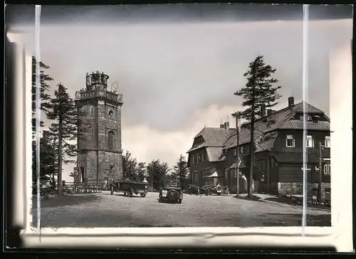 Fotografie Brück & Sohn Meissen, Ansicht Auersberg i. Erzg., Partie am Hotel auf dem Auersberg mit Aussichstturm