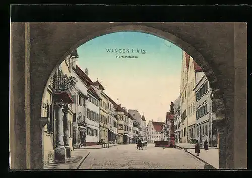 AK Wangen i. Allg., Herrenstrasse mit Denkmal durch Tor gesehen