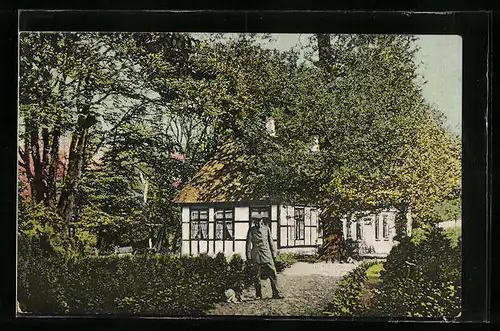 AK Itzehoe, Forsthaus Trotzenburg und Soldat mit Hund