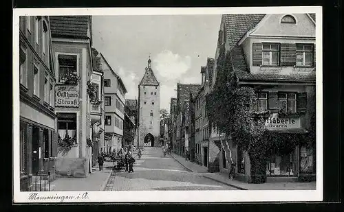 AK Memmingen i. A., Strassenpartie mit Gasthaus zum Strauss und Textilwarengeschäft Häberle