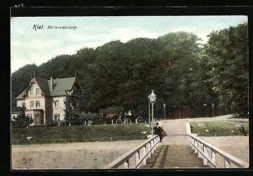 AK Kiel, Spaziergänger an der Bellevuebrücke