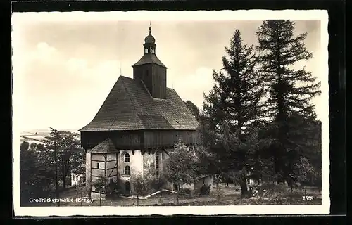 AK Grossrückerswalde /Erzgeb., Ansicht der Kirche mit Bäumen