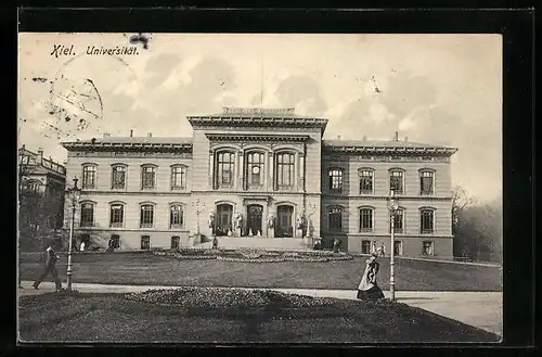 AK Kiel, Vorplatz vor der Universität