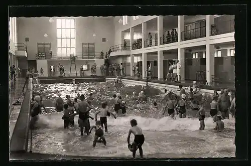 AK Norderney, Wellenbad mit Kindern