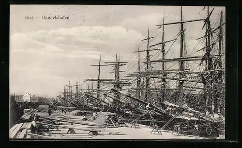 AK Kiel, Handelshafen mit Schiffen