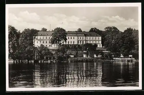 AK Berlin-Wannsee, Das Haus am See