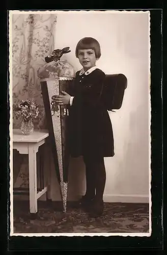 Foto-AK Mädchen mit Zuckertüte zum Schulanfang