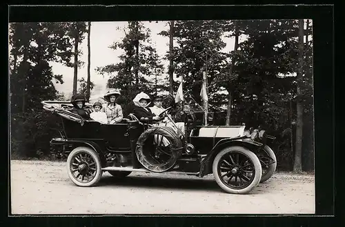 AK Familie macht einen Auslug im Auto, Cabriolet