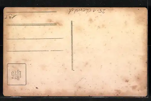 AK Dame im Chevrolet Auto neben zwei Herren