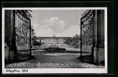 AK Ludwigsburg, Schloss von der Einfahrt aus gesehen