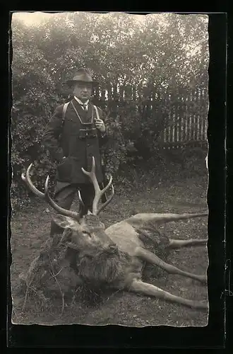 AK Jäger mit erlegtem Hirsch