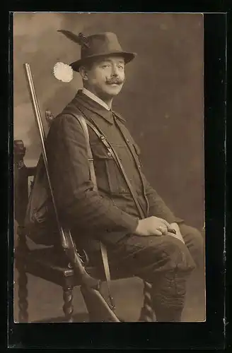 AK Jäger mit Hut und Gewehr