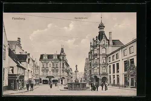 AK Flensburg, Partie am Nordermarkt, Brunnen